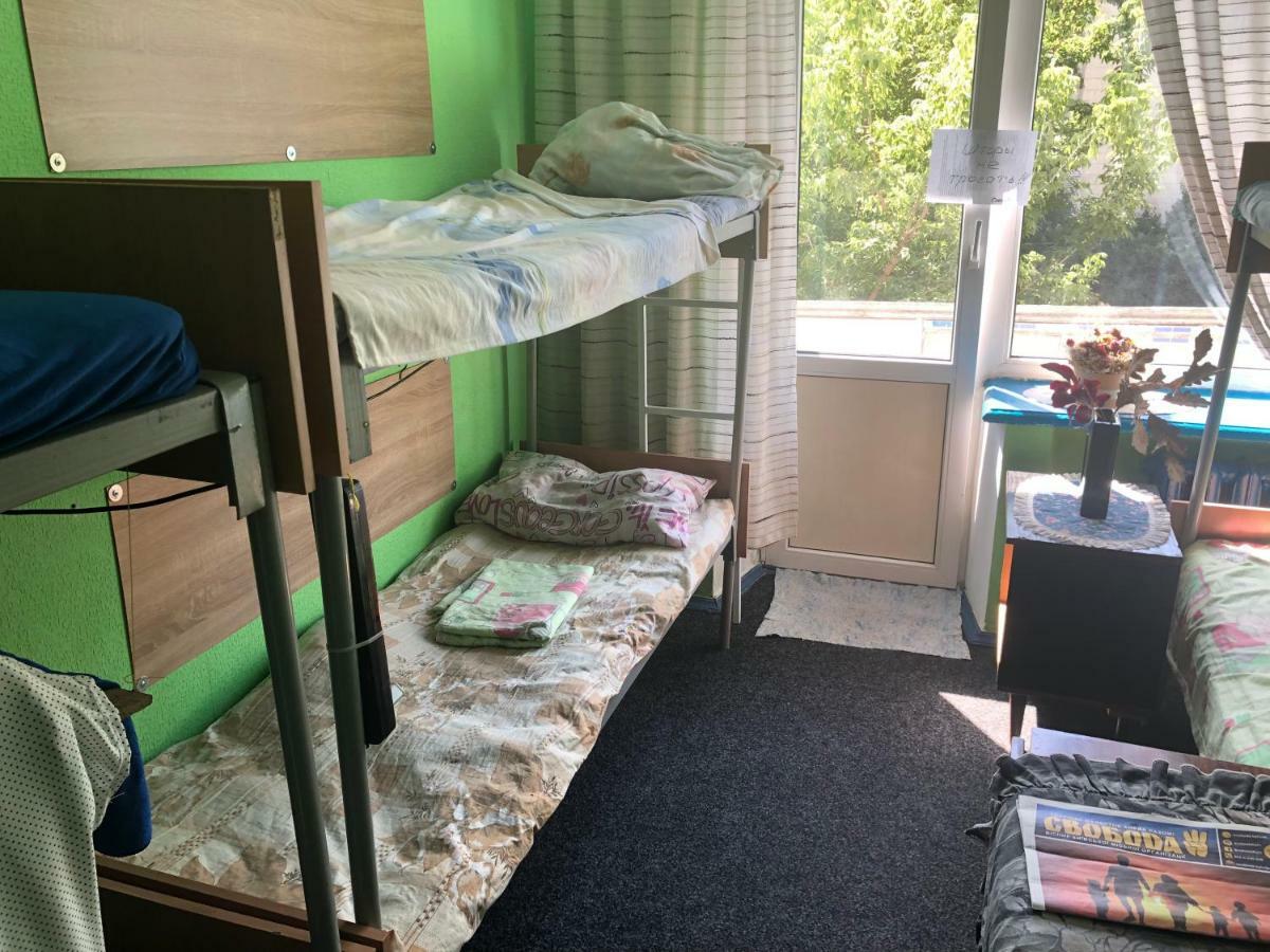 Hikkaduwa Hostel Kiev Luaran gambar